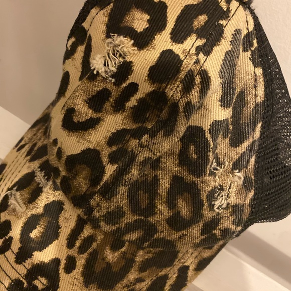 Leopard Print Distressed Ponytail Cap - Picture 2 of 5